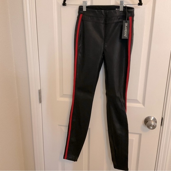 NWT Blank NYC Black Light My Fire Vegan Leather Pull On Pants Womans Size 24 - Picture 3 of 10